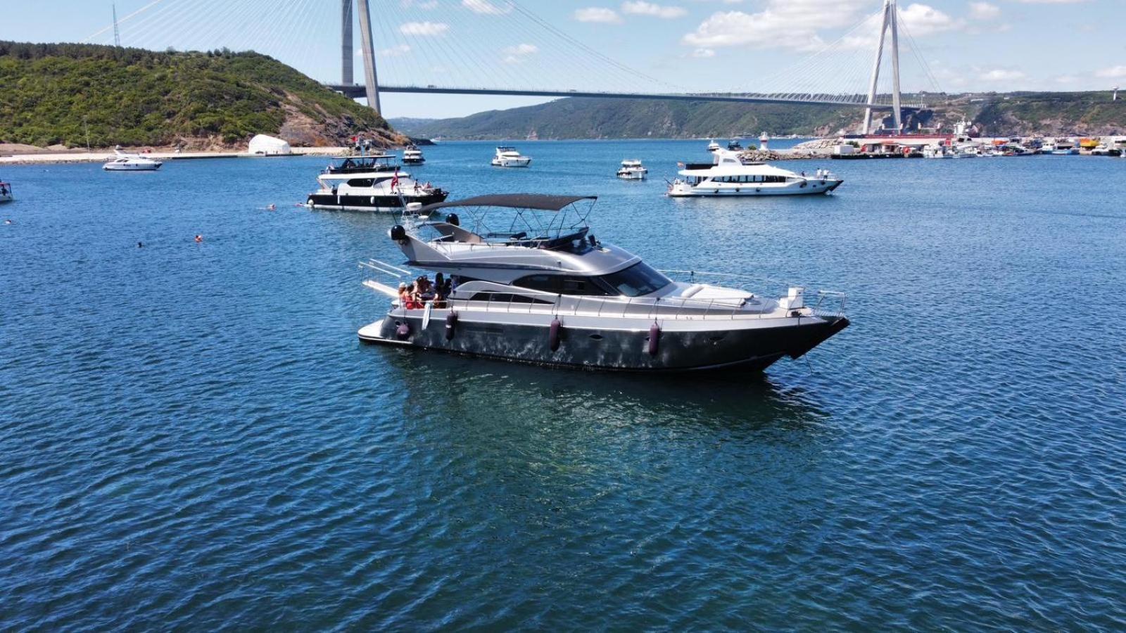 Ботель Nova Yachting *